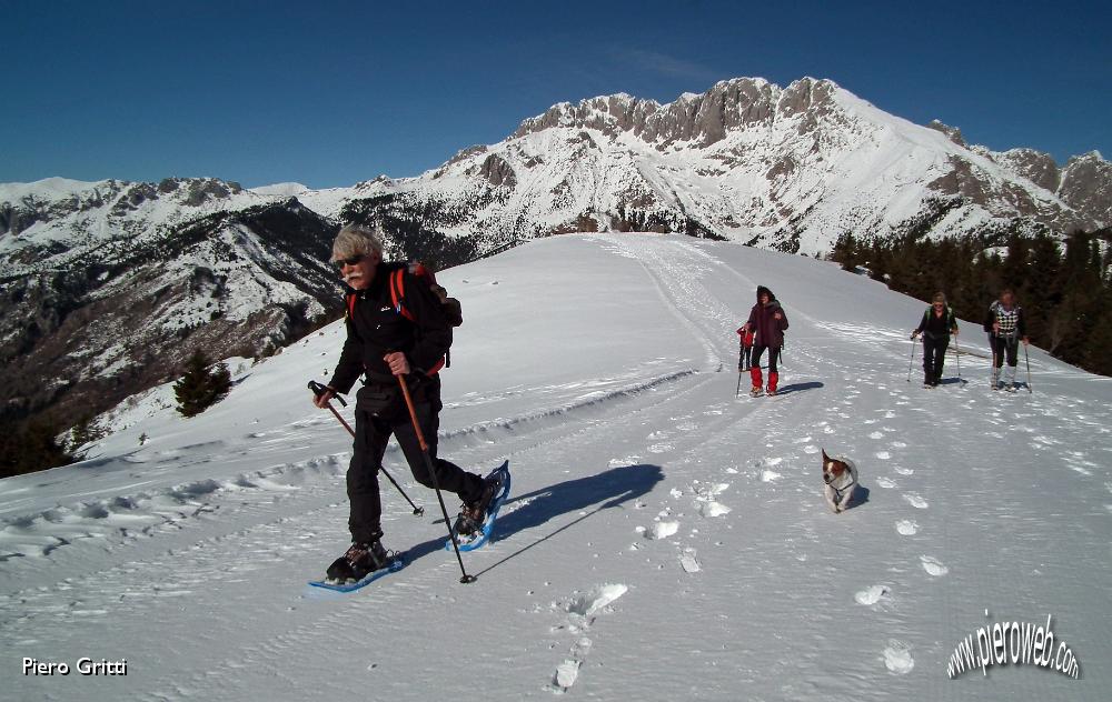 40 Saliamo verso il Colle di Monte Lantana.JPG